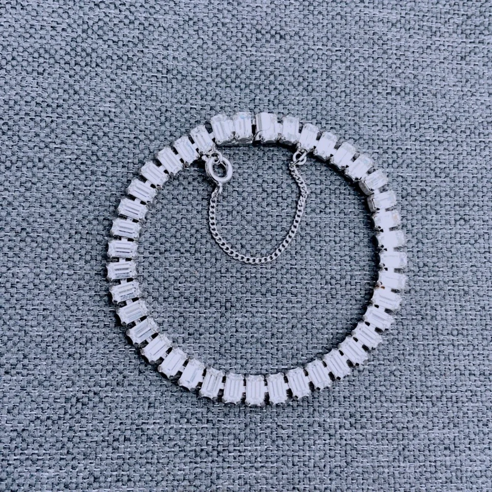 B David Vintage Crystal Tennis Bracelet Baguette Silver Tone Safety Chain 7in